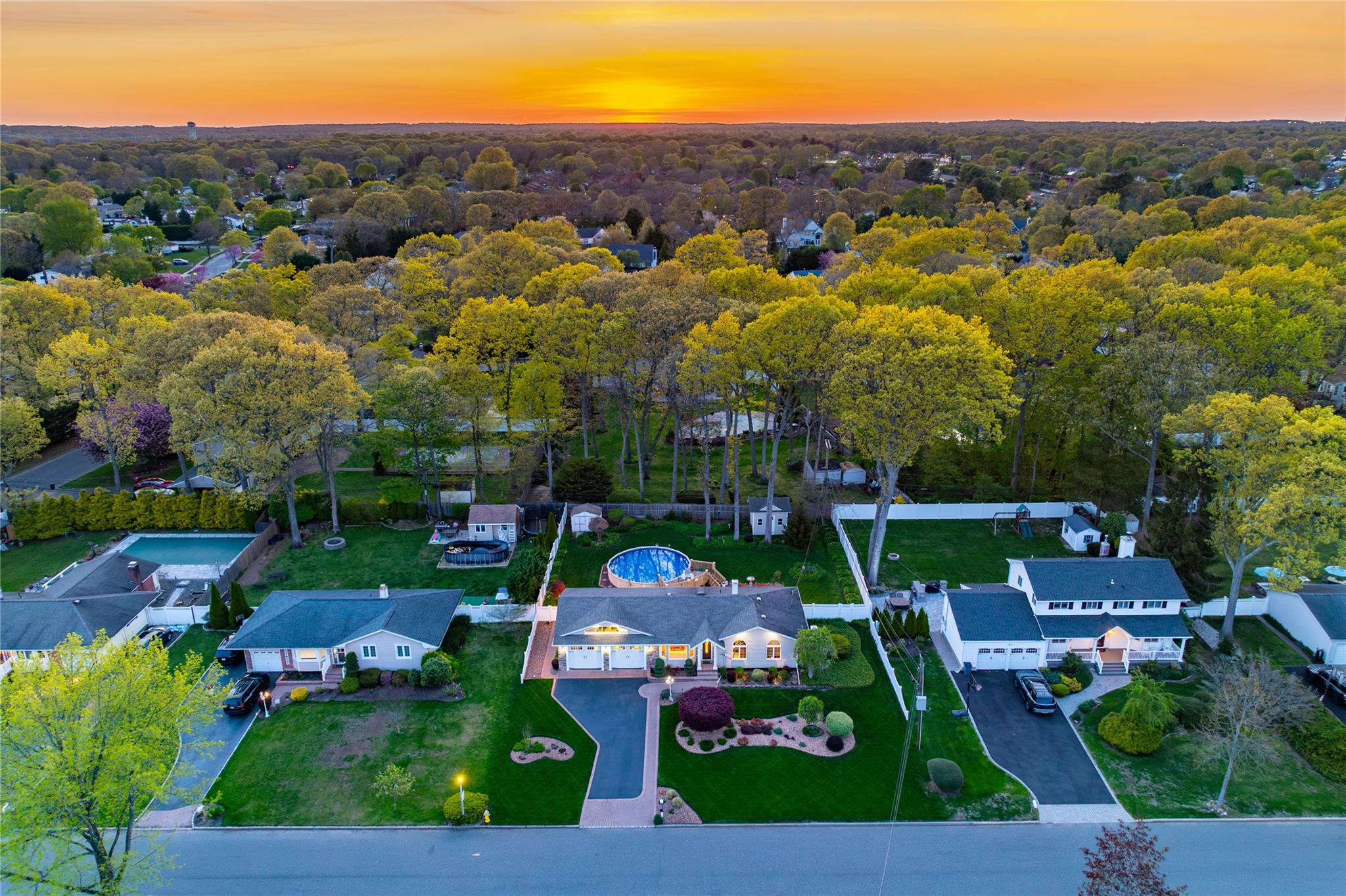 8 Raven Drive, Commack, New York image 3