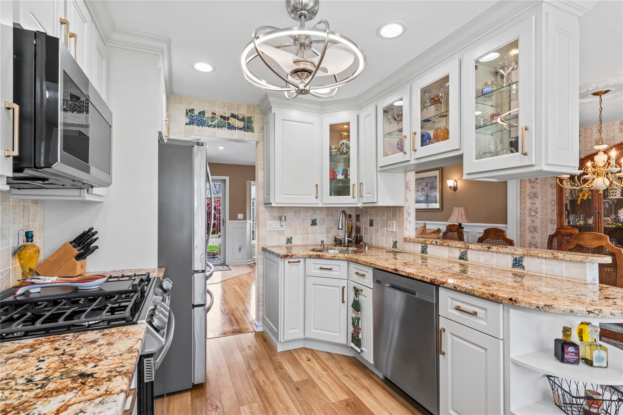 8 Raven Drive, Commack, New York image 14