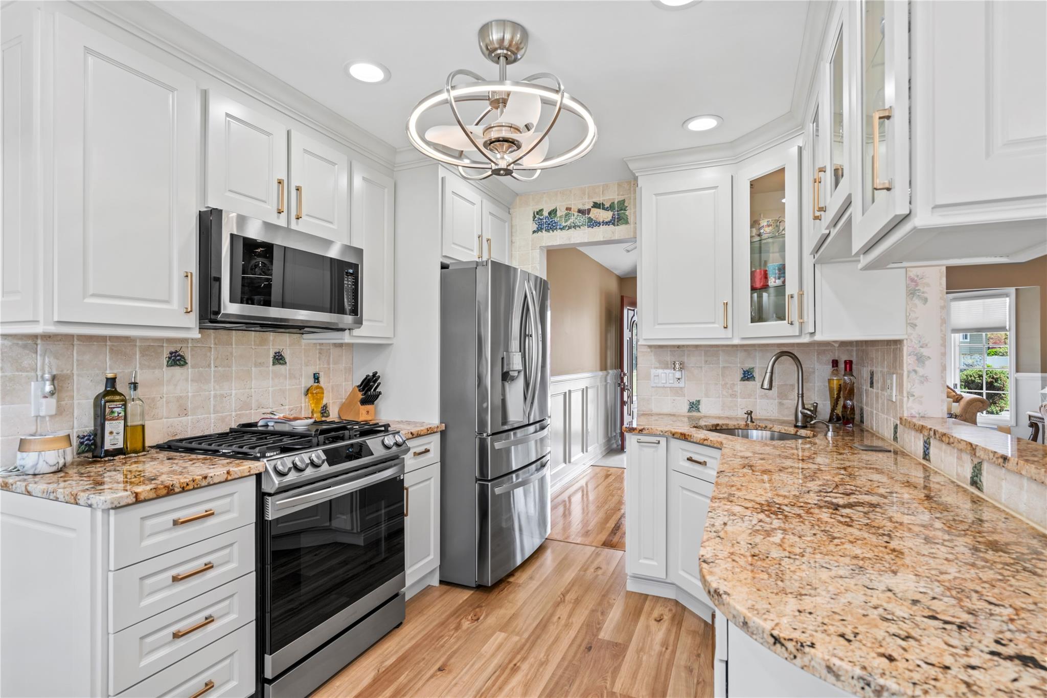 8 Raven Drive, Commack, New York image 13