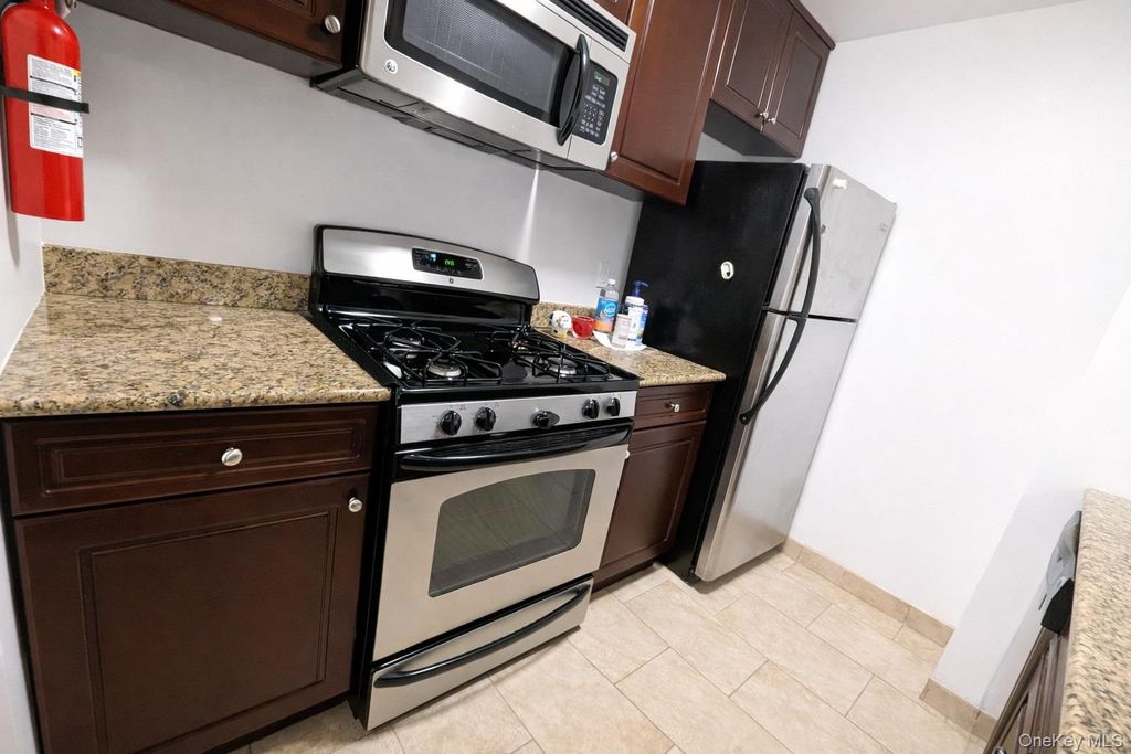 Photo of 14116 84th Drive #3D, Briarwood, NY 11435 (MLS # 968748)