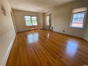 206 Street 1st Fl And, Flushing, Queens, NY - 2 Bedrooms  
2 Bathrooms  
6 Rooms - 