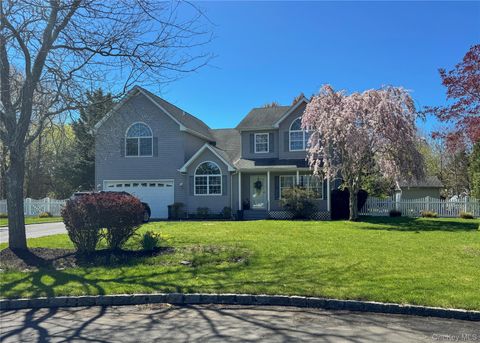 15 Whitetail Court Center Moriches NY 11934