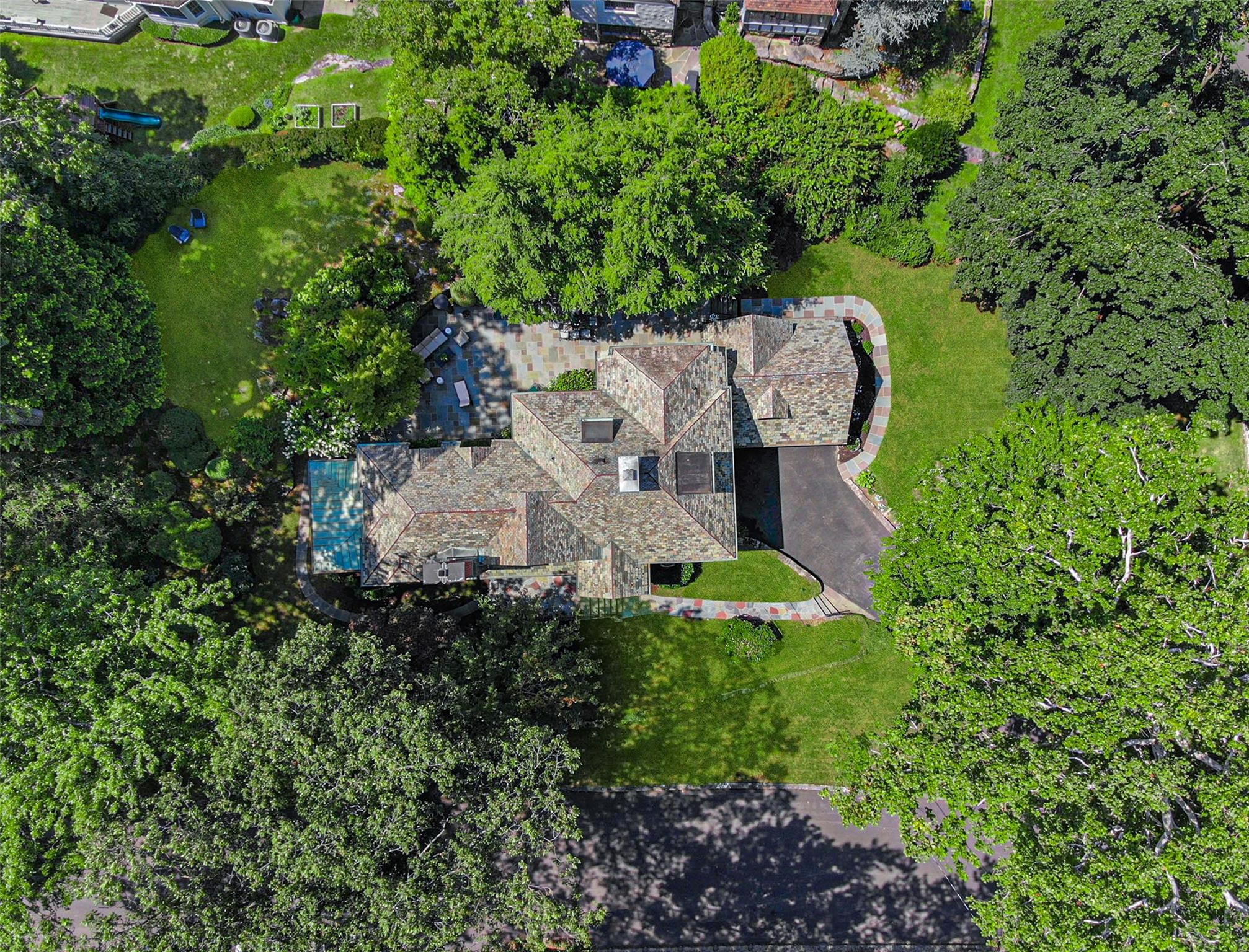 2 South Drive, Larchmont, New York image 33