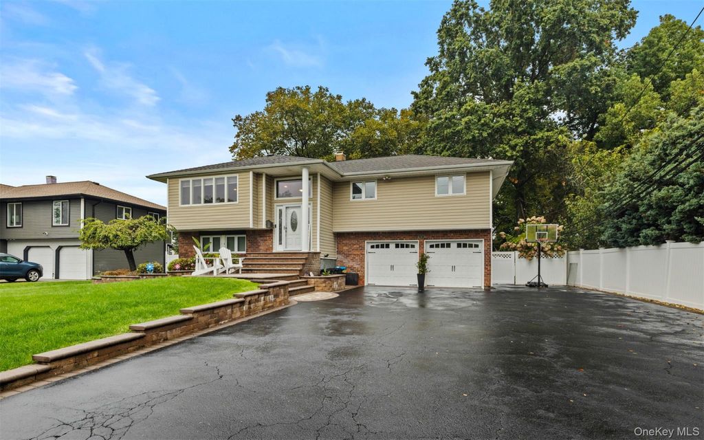 Photo of 3 Farmstead Road, Commack, NY 11725 (MLS # 922714)