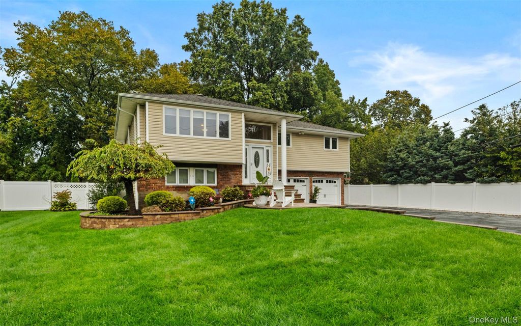 Photo of 3 Farmstead Road, Commack, NY 11725 (MLS # 922714)