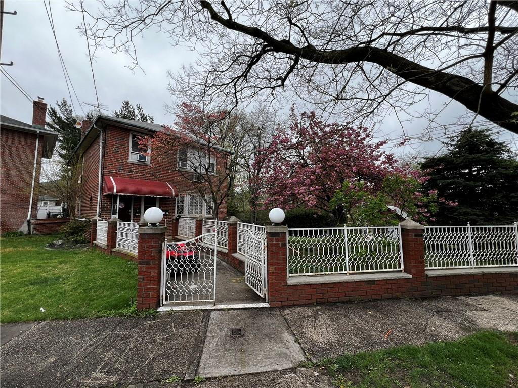 Property for Sale at Spencer Drive, Bronx, New York - Bedrooms: 5 
Bathrooms: 2  - $675,000