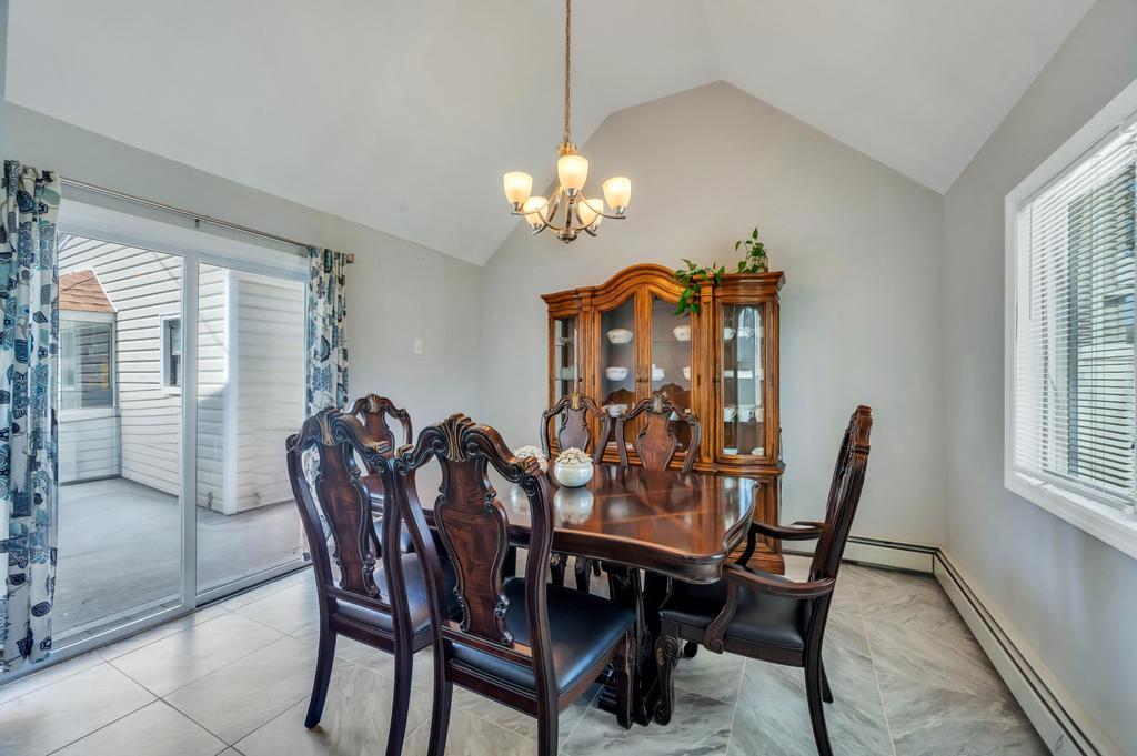 30 Mistletoe Lane, Levittown, New York image 18