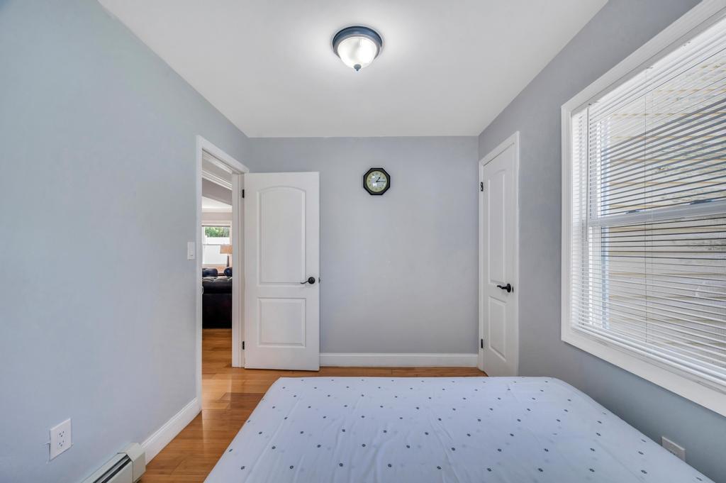 30 Mistletoe Lane, Levittown, New York image 23