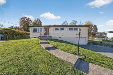 Photo of 27 Cherrywood Drive, Goshen, NY 10924 (MLS # 928040) Photo of 27 Cherrywood Drive, Goshen, NY 10924 (MLS # 928040)