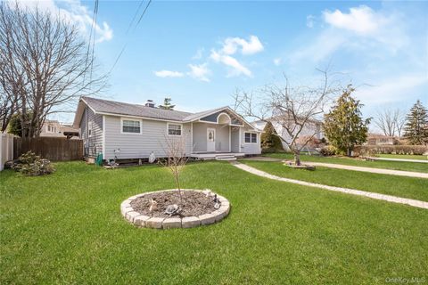 Photo of 6 Evy Court, Sayville, NY 11782 (MLS # 987658)