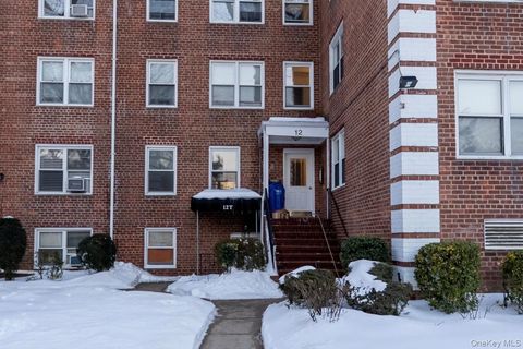 Homes For Sale - 12 Edwards Street #3B<br/> Roslyn Heights, NY 11577