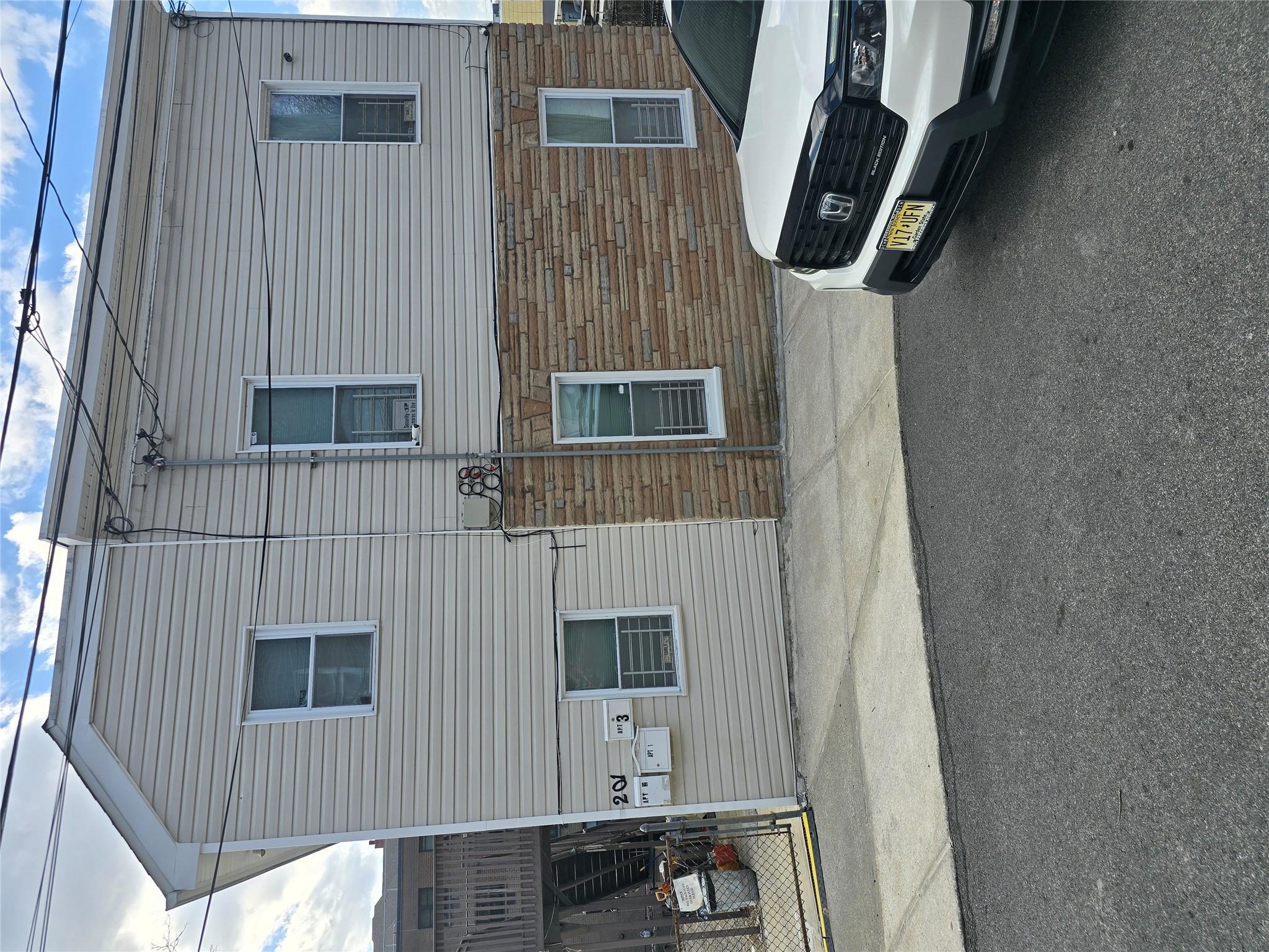 Oak Street, Yonkers, New York - 3 Bedrooms  
2 Bathrooms - 