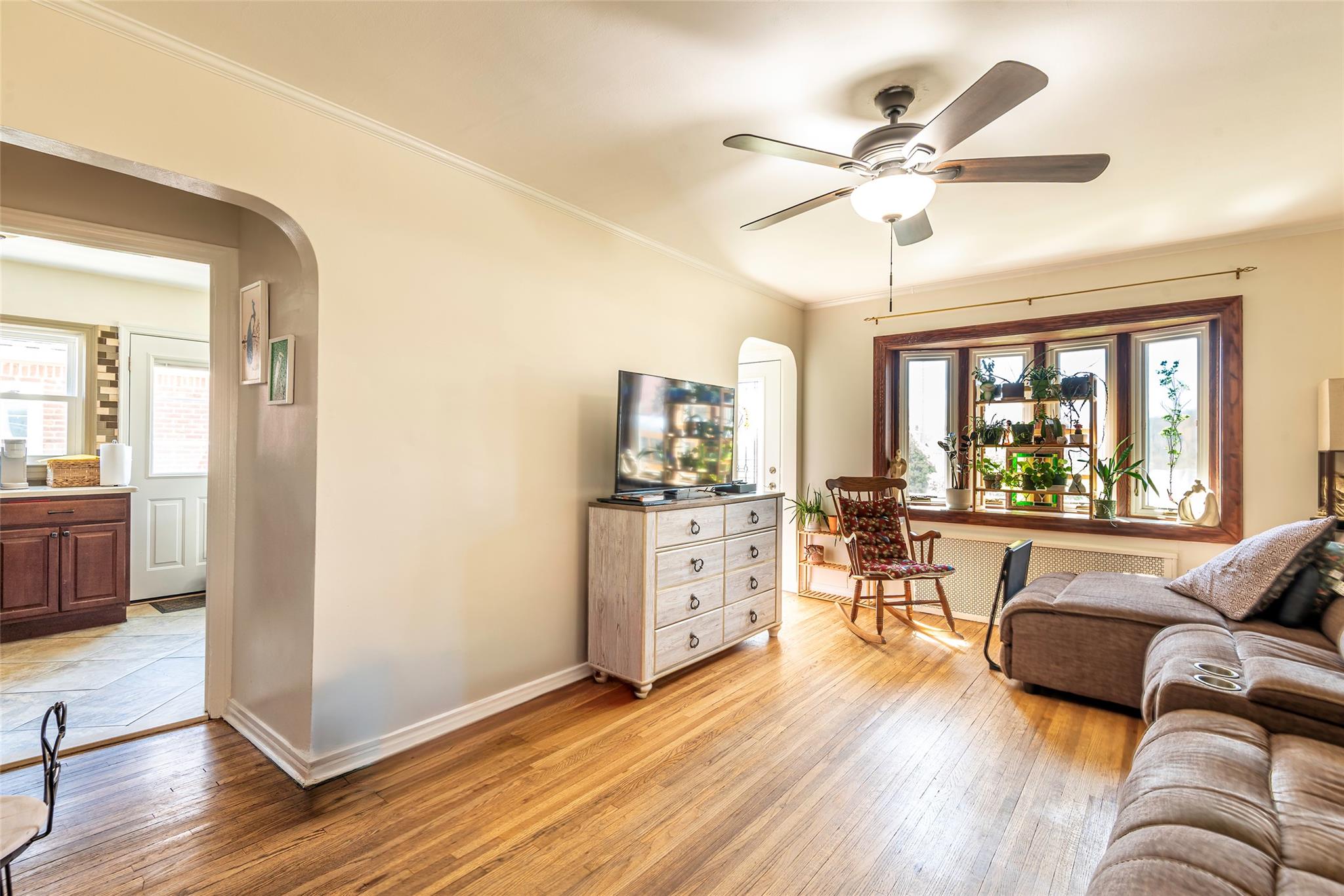 246-31 87 Avenue, Bellerose, New York image 3