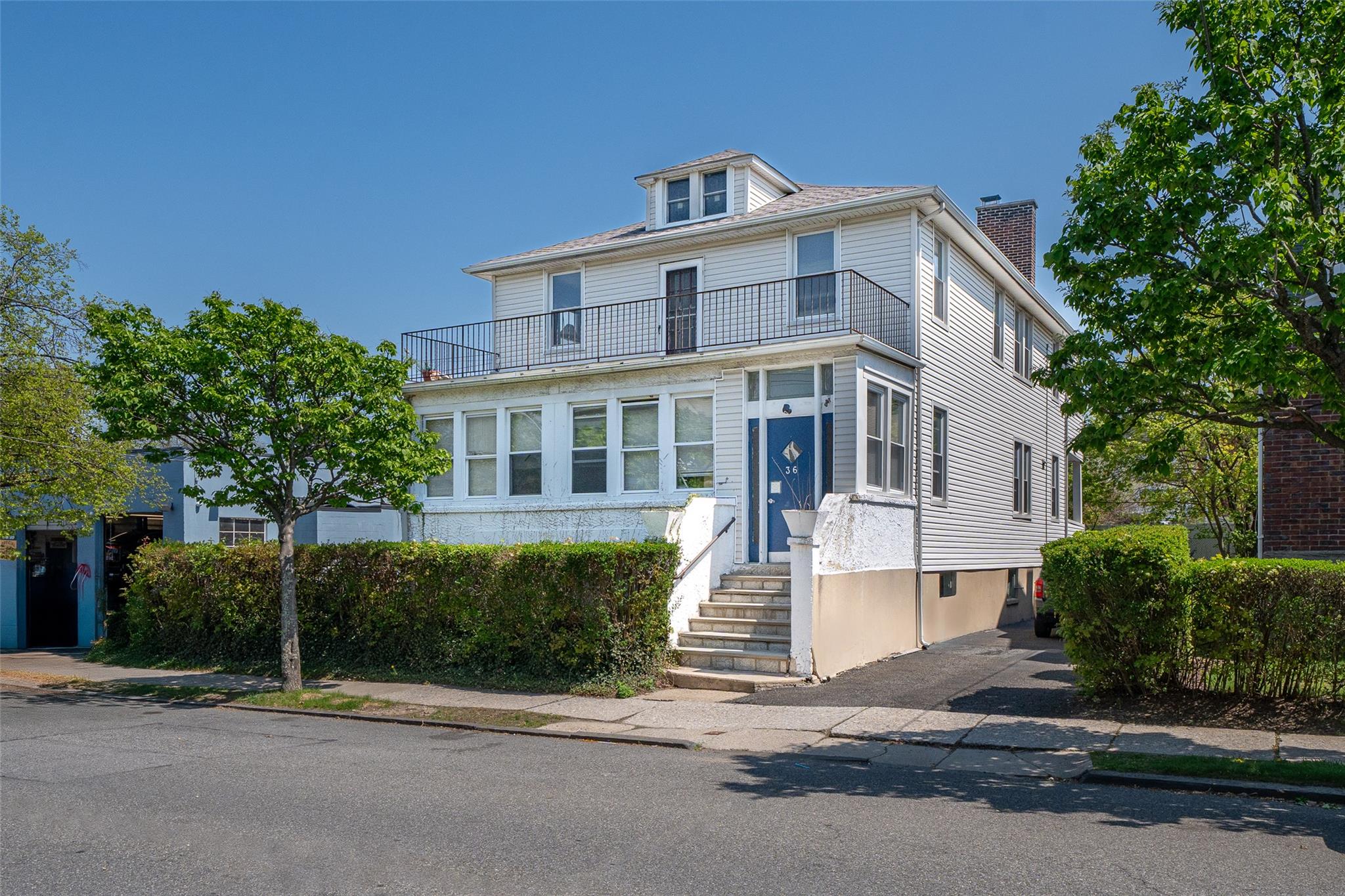 Dunwoodie Street, Yonkers, New York - 5 Bedrooms  
2 Bathrooms - 