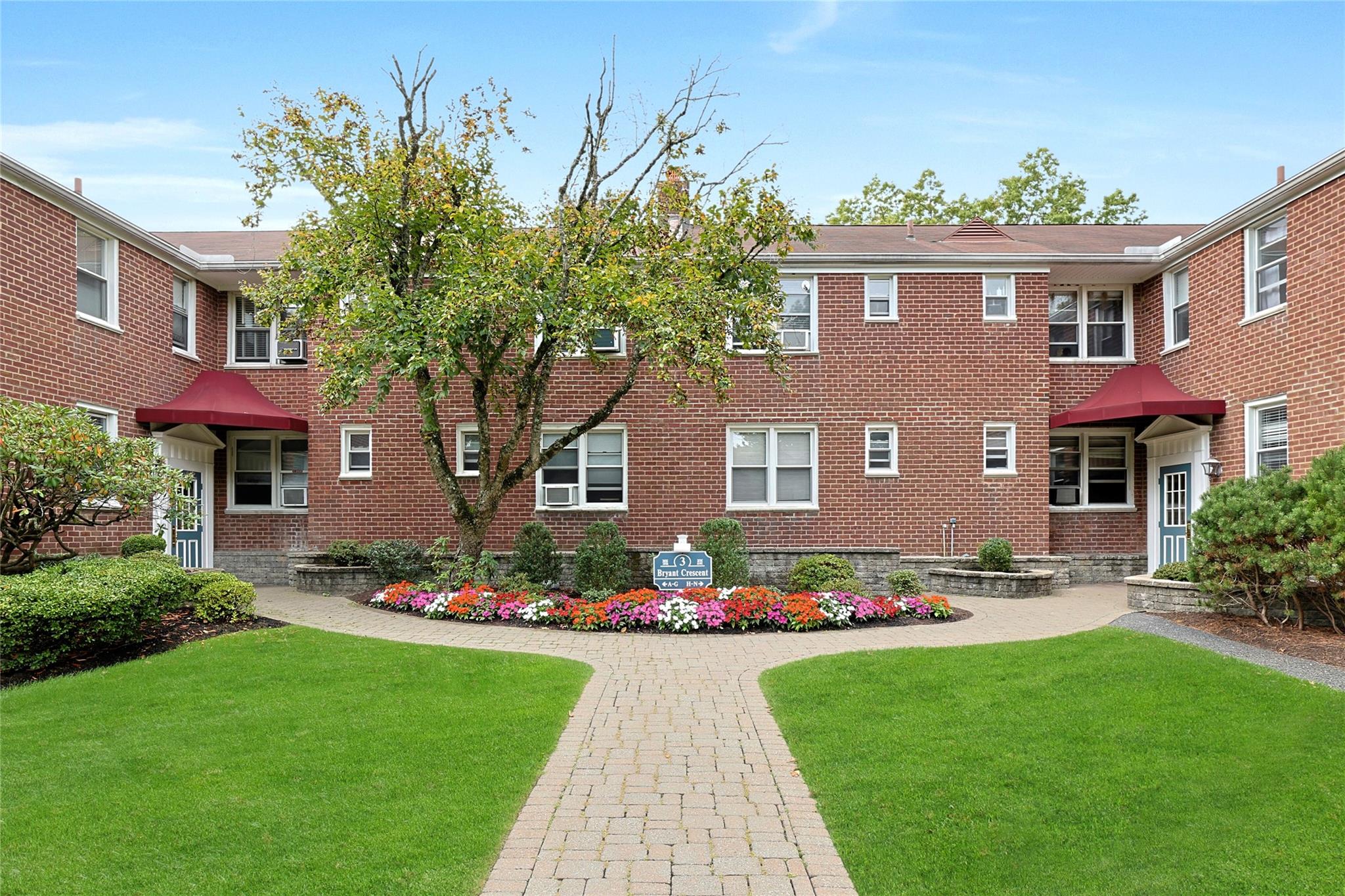 3 Bryant Crescent #1F, White Plains, New York image 2