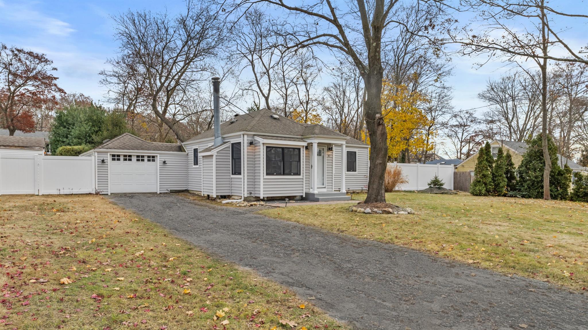 47 Groveland Park Blvd, Sound Beach, New York image 1