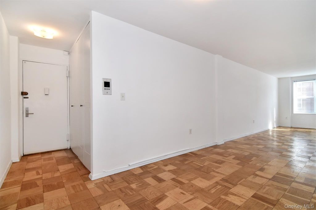 Photo of 14 Westview Avenue #204, Tuckahoe, NY 10707 (MLS # 955668)