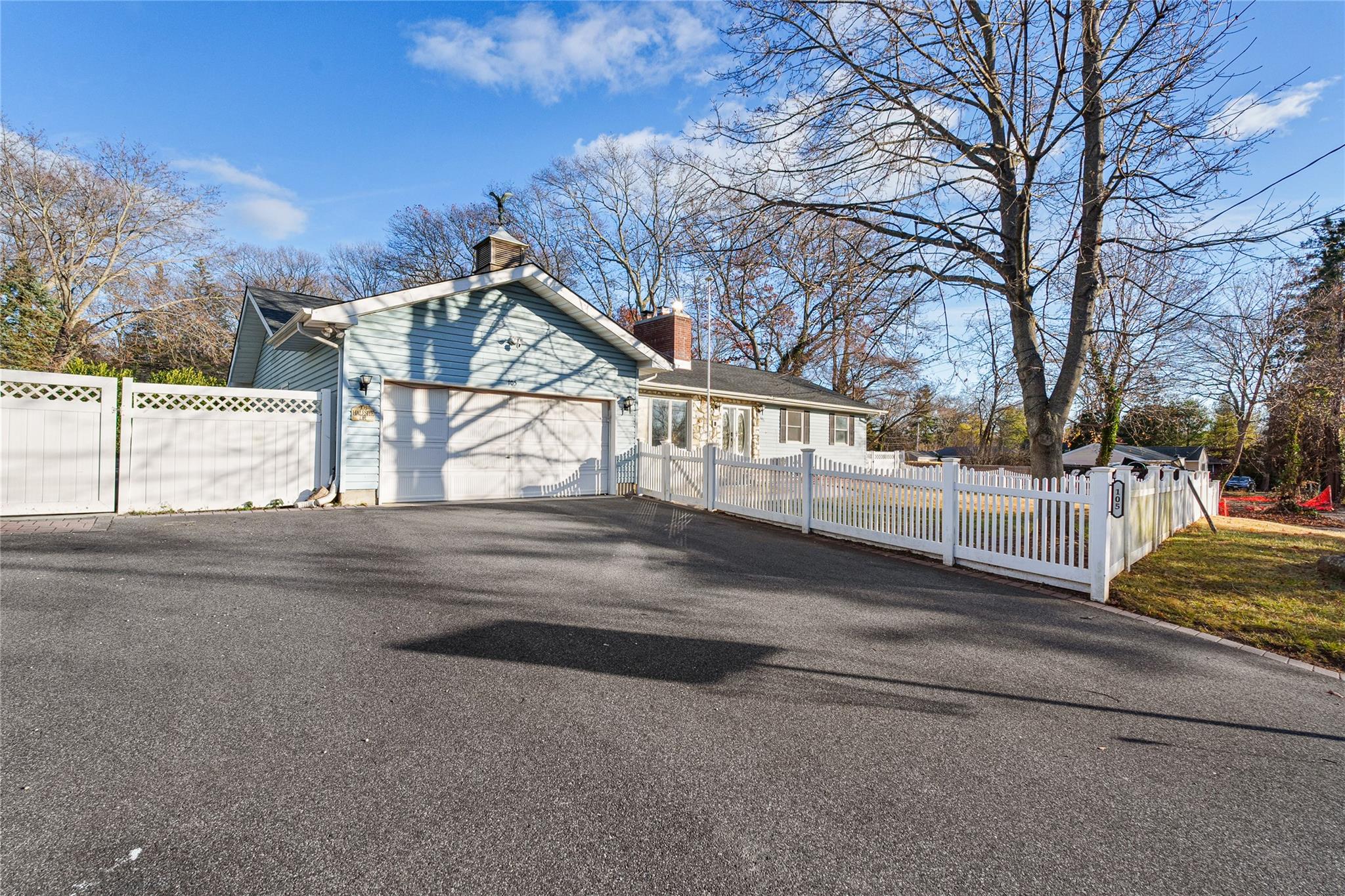 105 Halesite Dr, Sound Beach, New York image 3