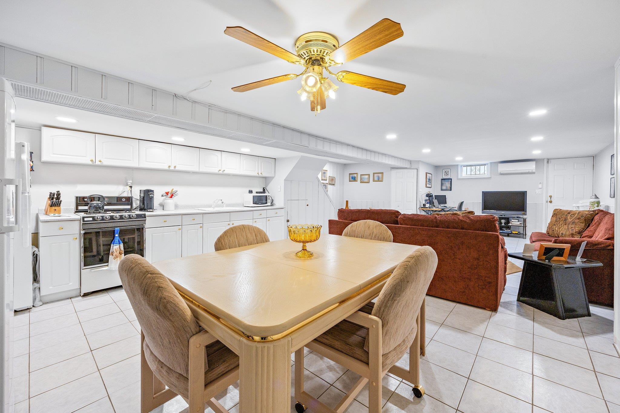 64-30 73rd Place, Middle Village, New York image 19