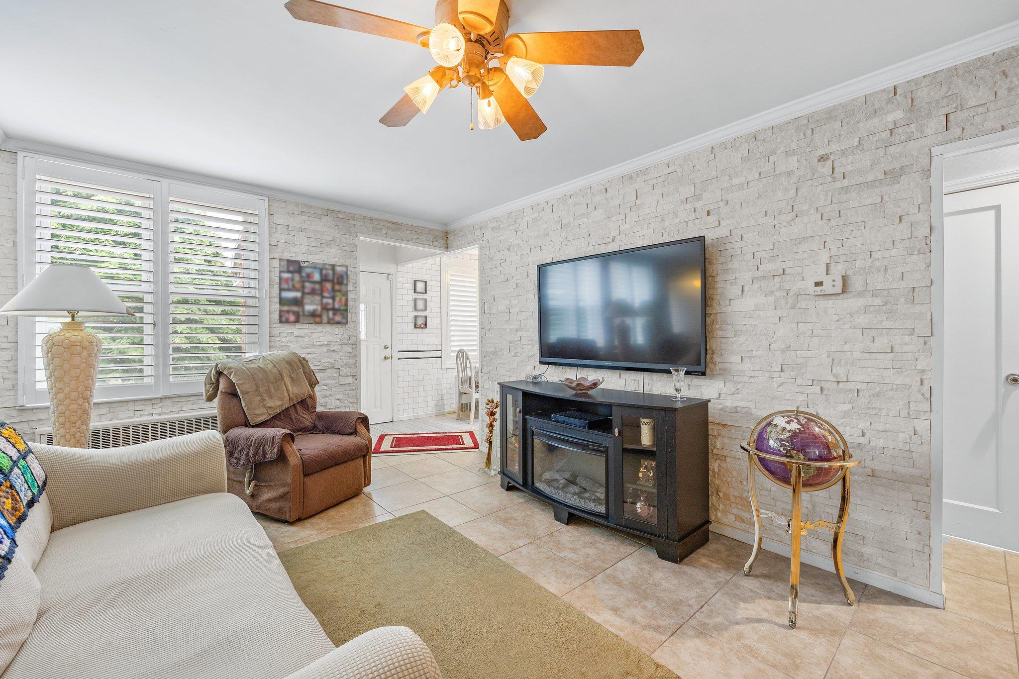 64-30 73rd Place, Middle Village, New York image 5