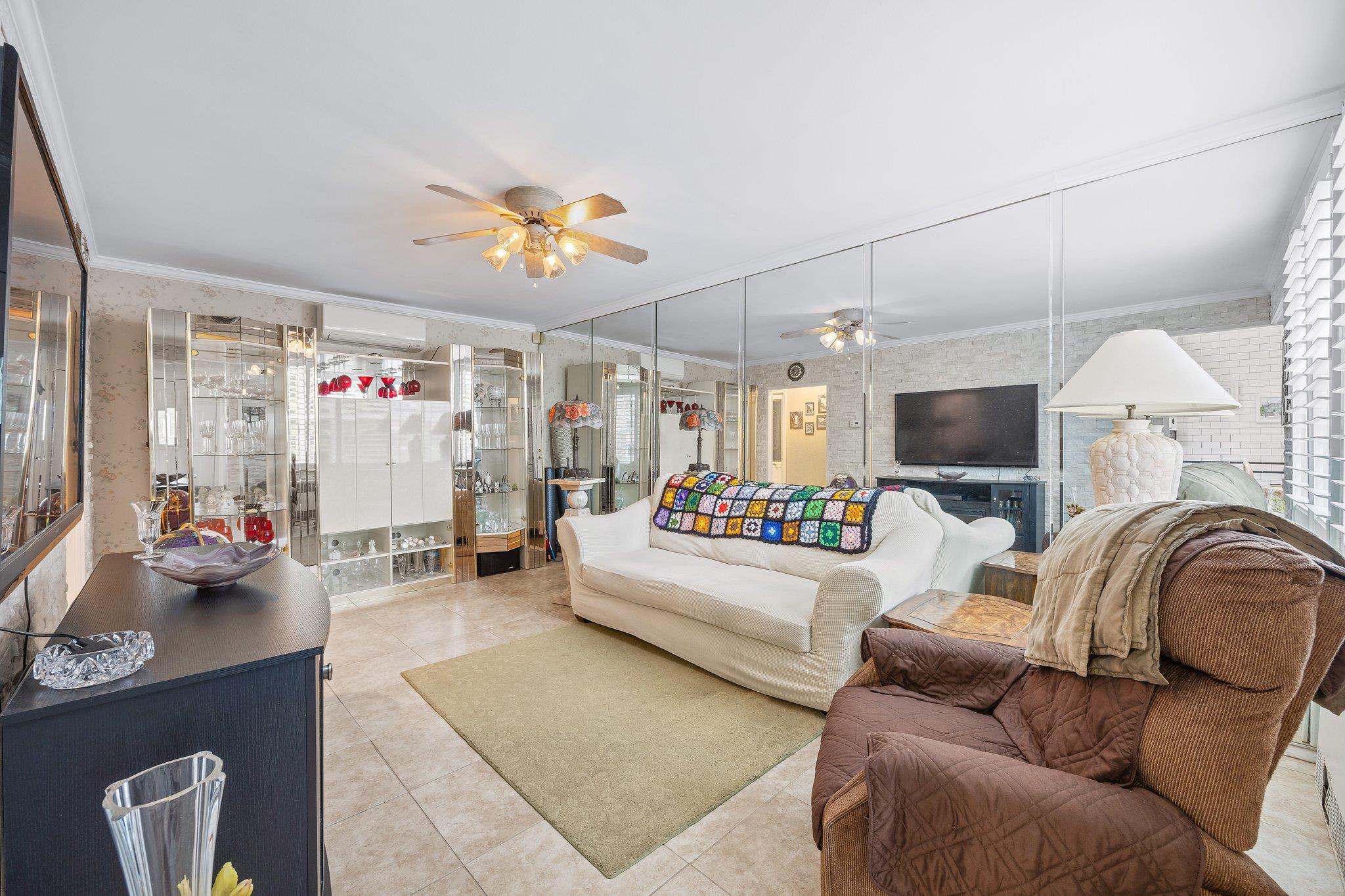 64-30 73rd Place, Middle Village, New York image 4