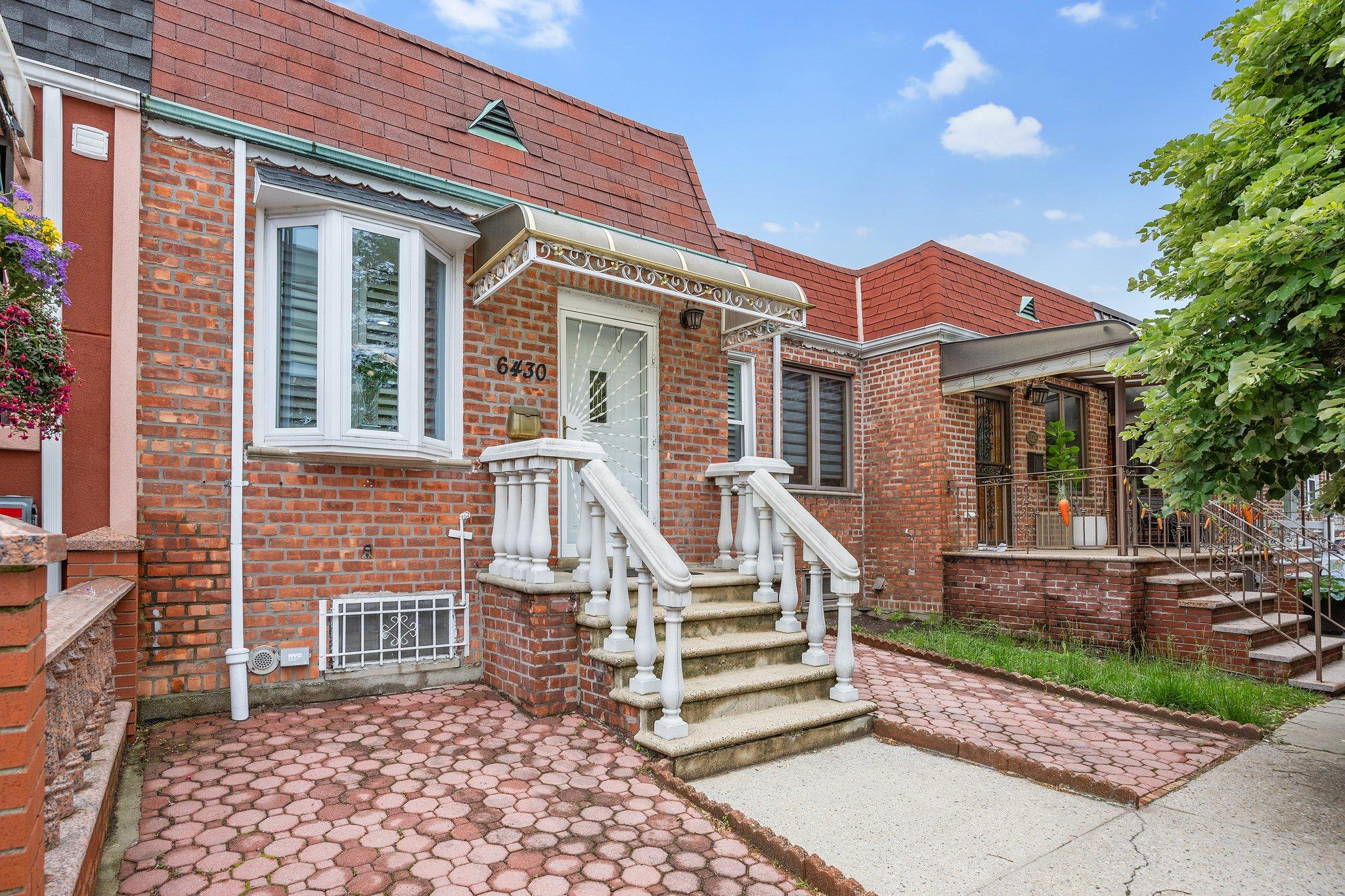 64-30 73rd Place, Middle Village, New York image 2