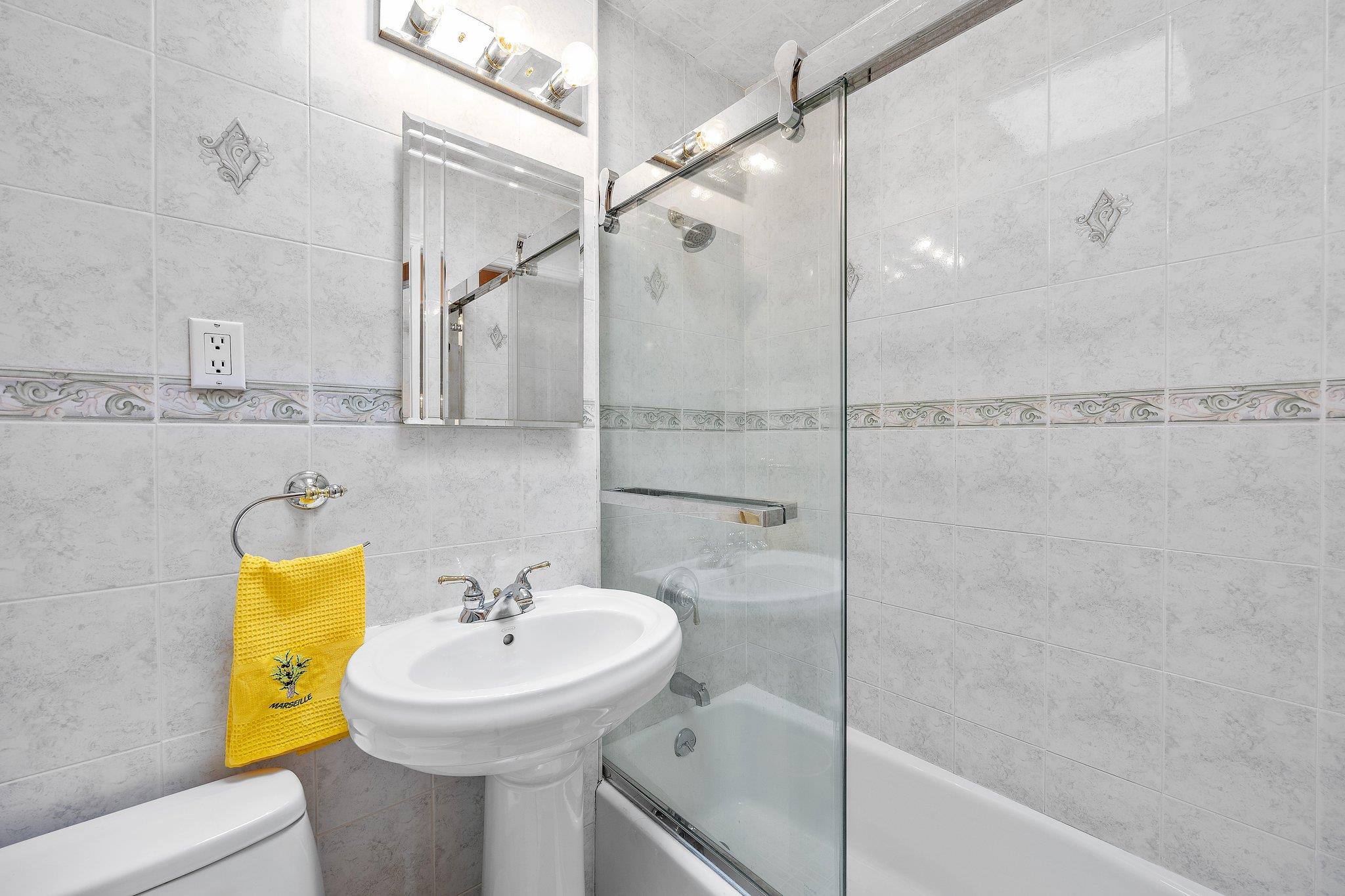 64-30 73rd Place, Middle Village, New York image 16
