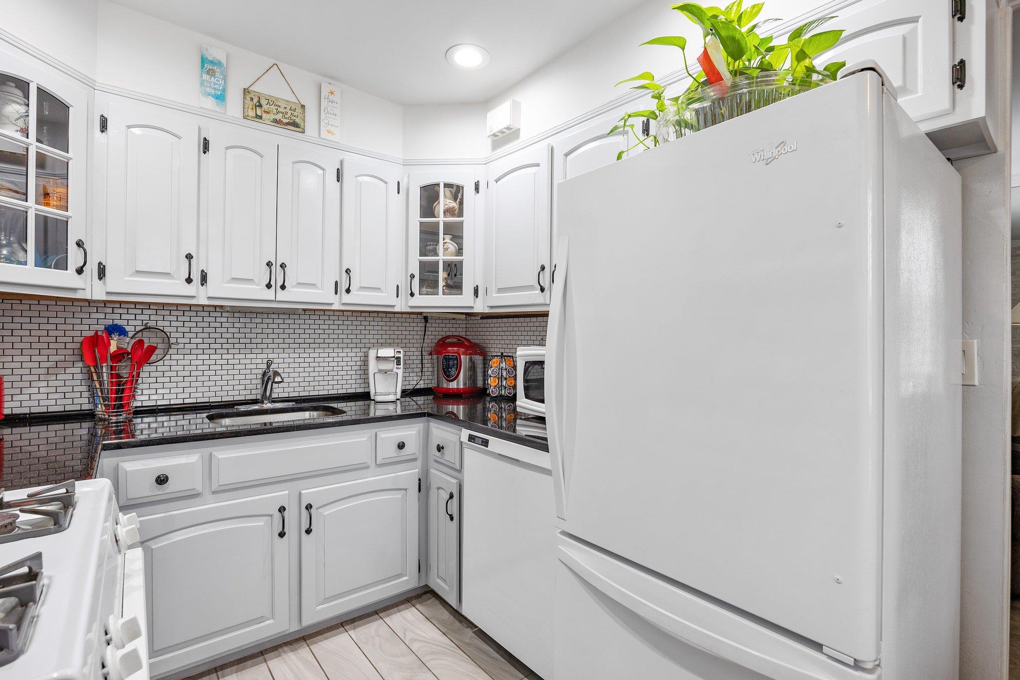 64-30 73rd Place, Middle Village, New York image 10