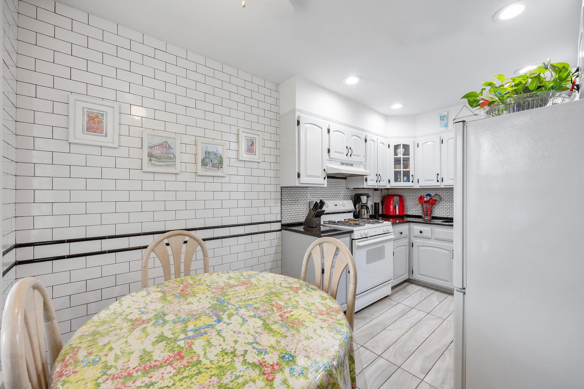 64-30 73rd Place, Middle Village, New York image 7