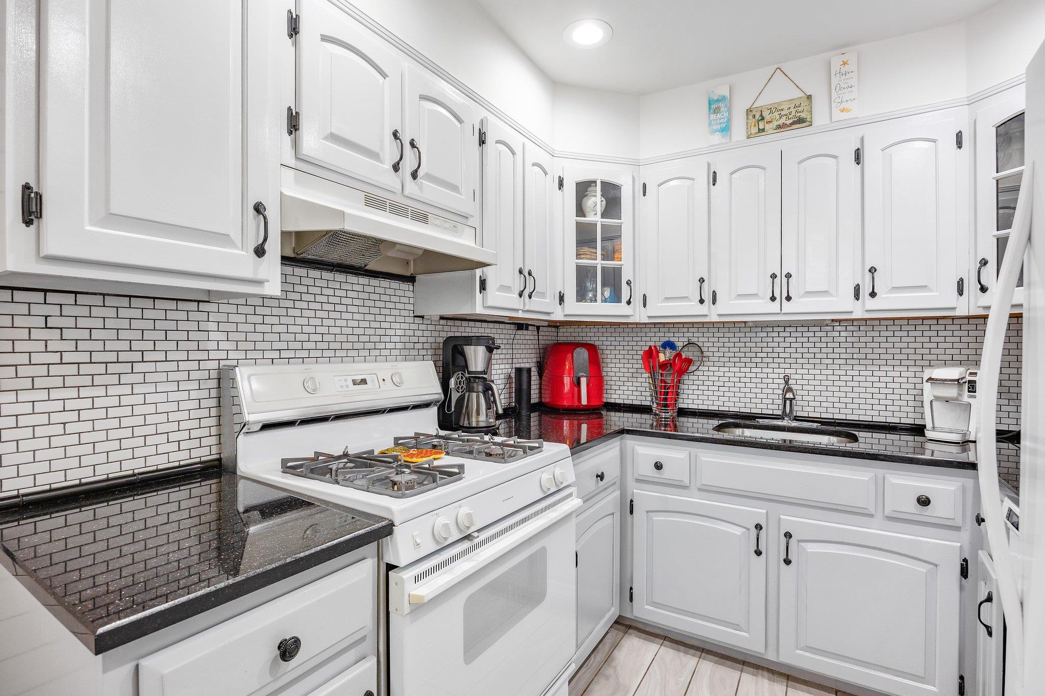 64-30 73rd Place, Middle Village, New York image 8