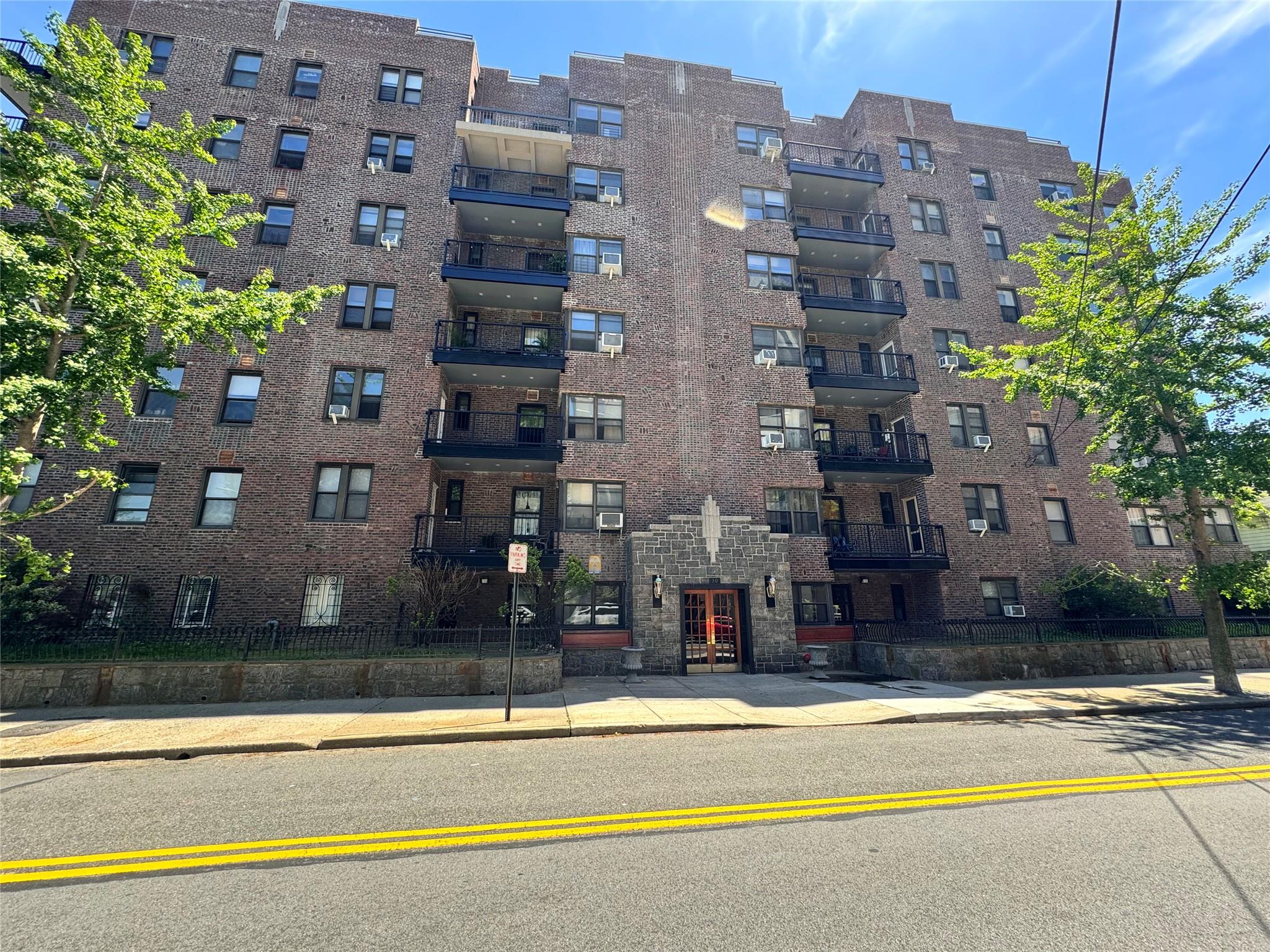 Property for Sale at Clinton Place 6E, New Rochelle, New York - Bedrooms: 1 
Bathrooms: 1 
Rooms: 3  - $135,000