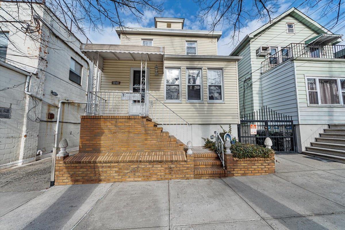 Rental Property at Zulette Avenue, Bronx, New York - Bedrooms: 3 
Bathrooms: 2  - $3,600 MO.