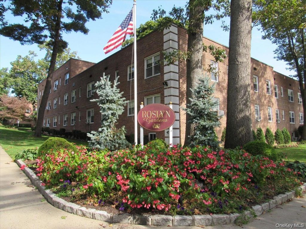 Photo of 14 Edwards Street #2A, Roslyn, NY 11577 (MLS # 994291)