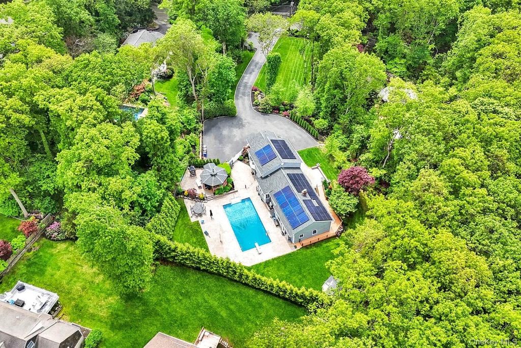 Photo of 69 Bankside Drive, Centerport, NY 11721 (MLS # 942675)