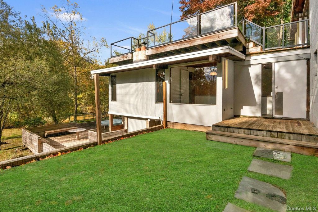 Photo of 309 Scarborough Road, Briarcliff Manor, NY 10510 (MLS # 948883)