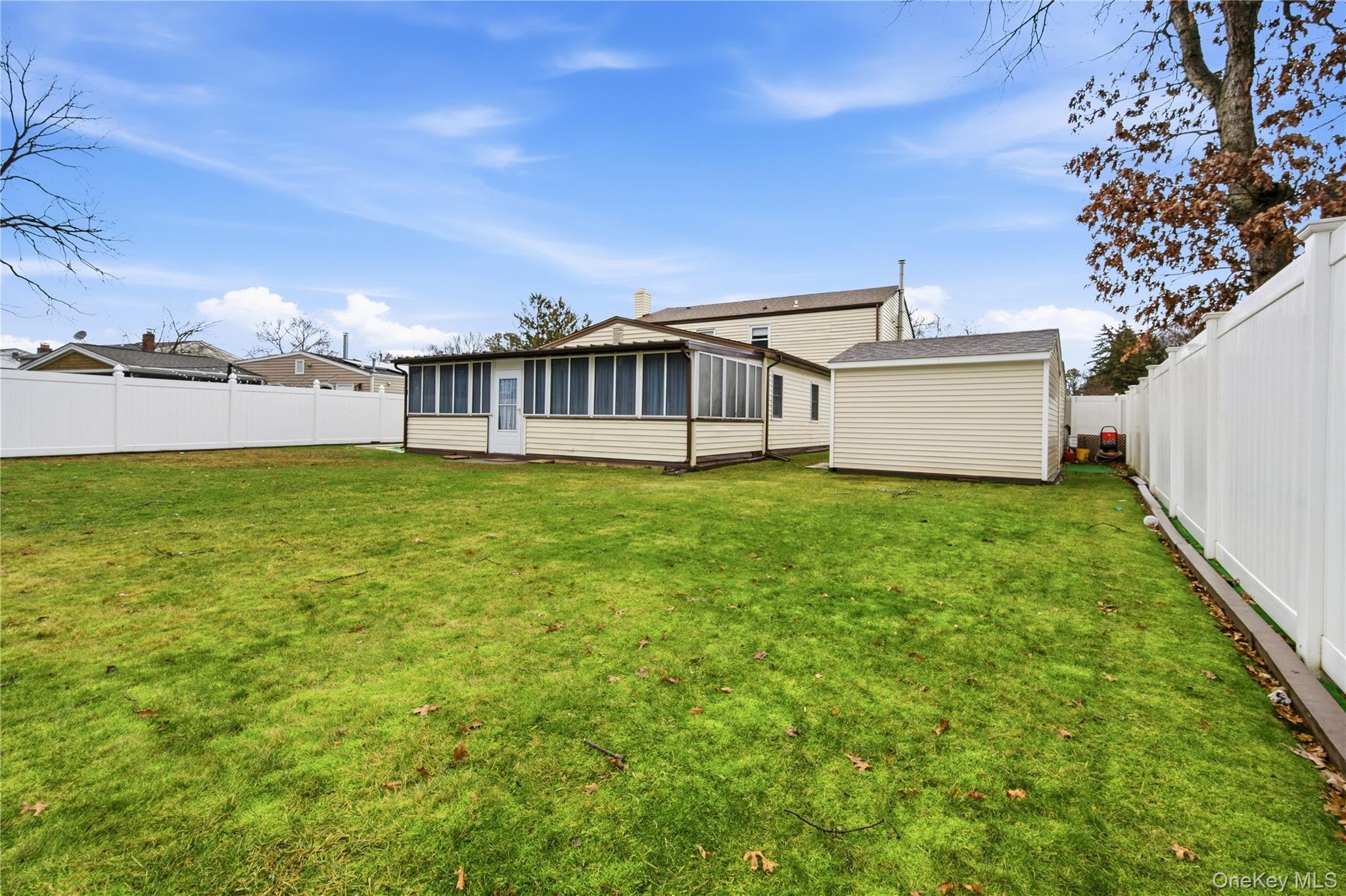 384 SINGINGWOOD Drive - Photo 2