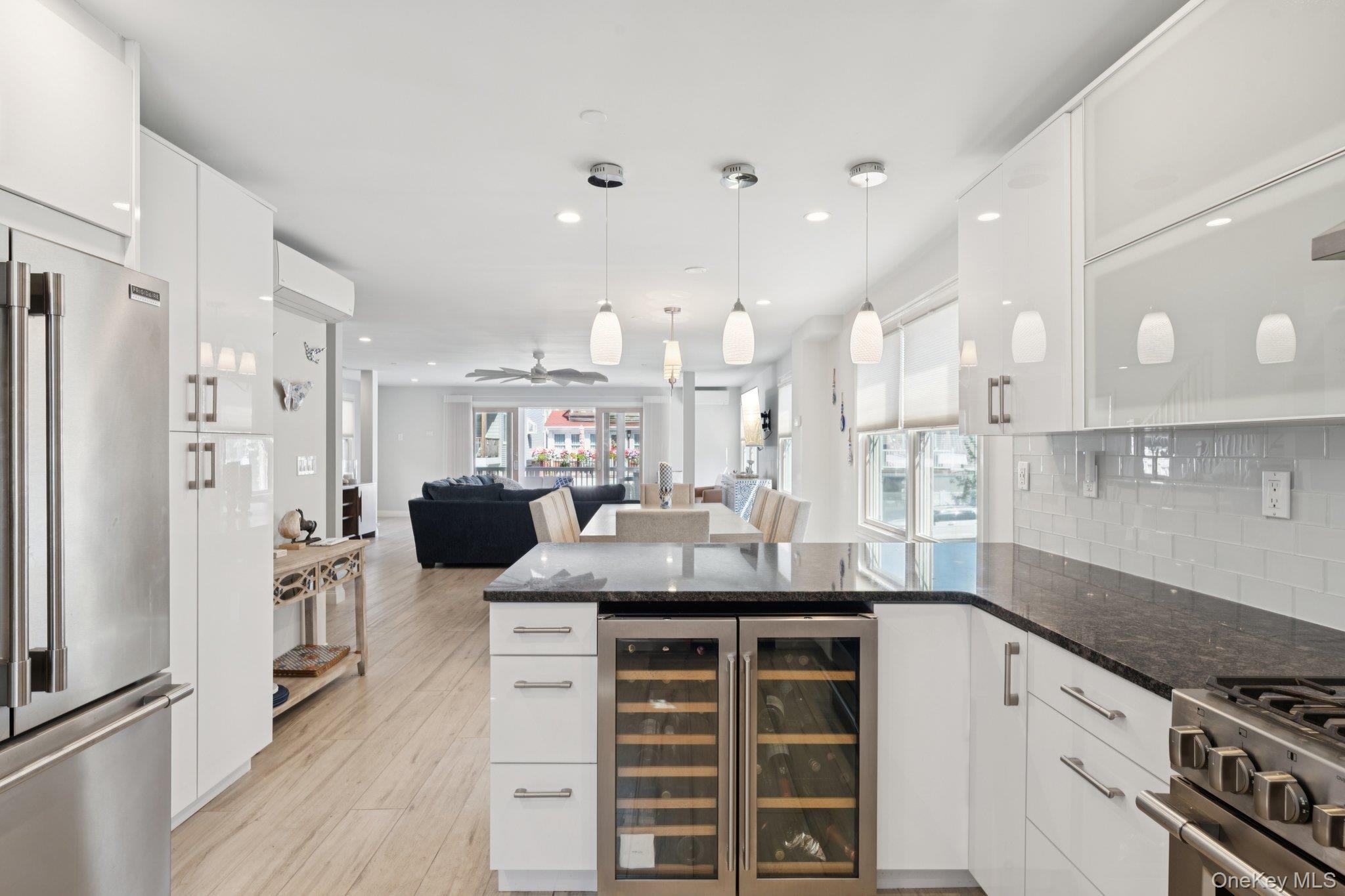 Long Beach, New York 11561, United States, 4 Bedrooms Bedrooms, ,3 BathroomsBathrooms,Residential,Active,196642