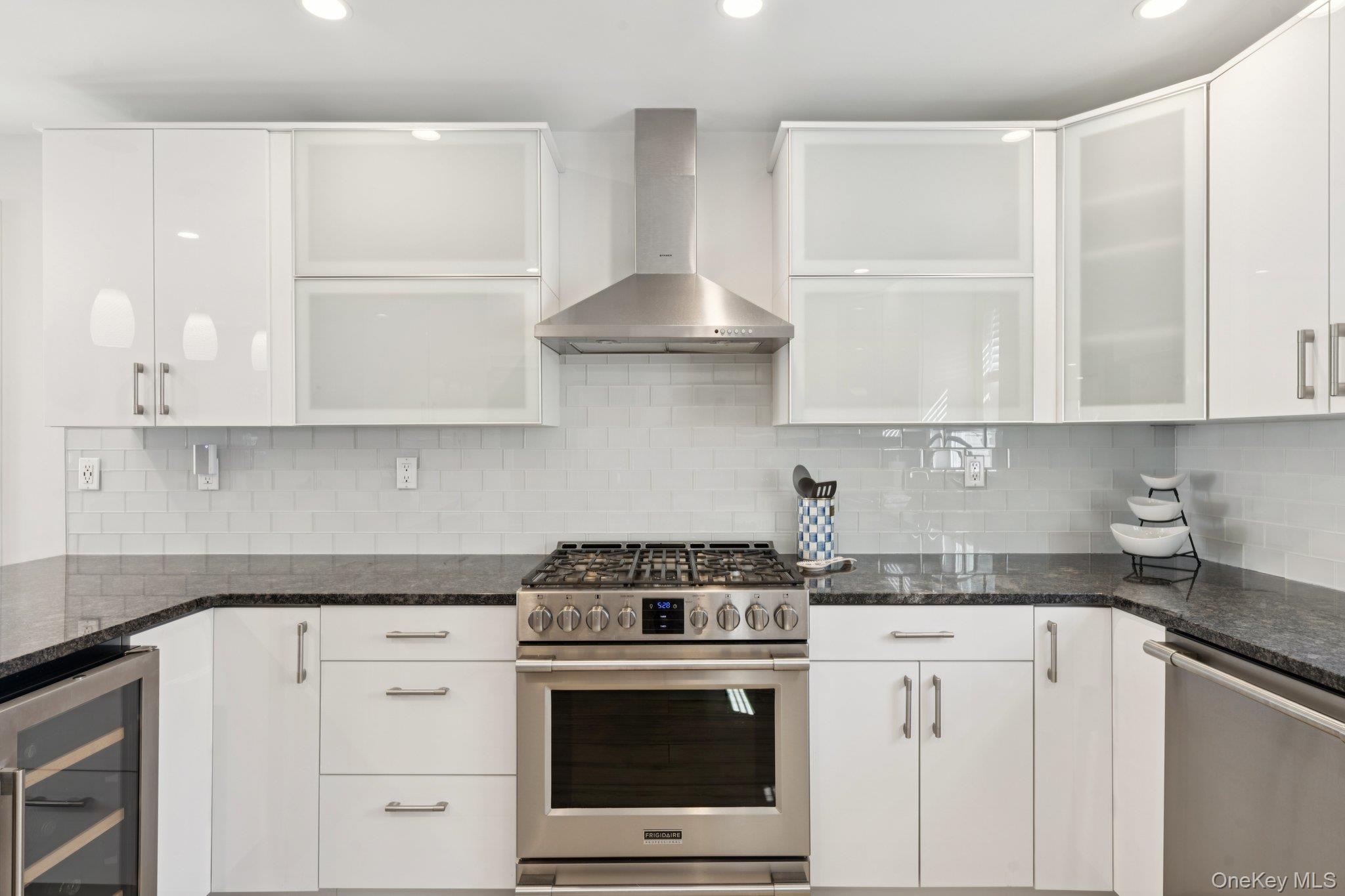 Long Beach, New York 11561, United States, 4 Bedrooms Bedrooms, ,3 BathroomsBathrooms,Residential,Active,196642