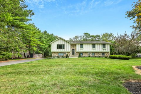 Photo of 26 Ellington Way, Spring Valley, NY 10977 (MLS # 927913) Photo of 26 Ellington Way, Spring Valley, NY 10977 (MLS # 927913)