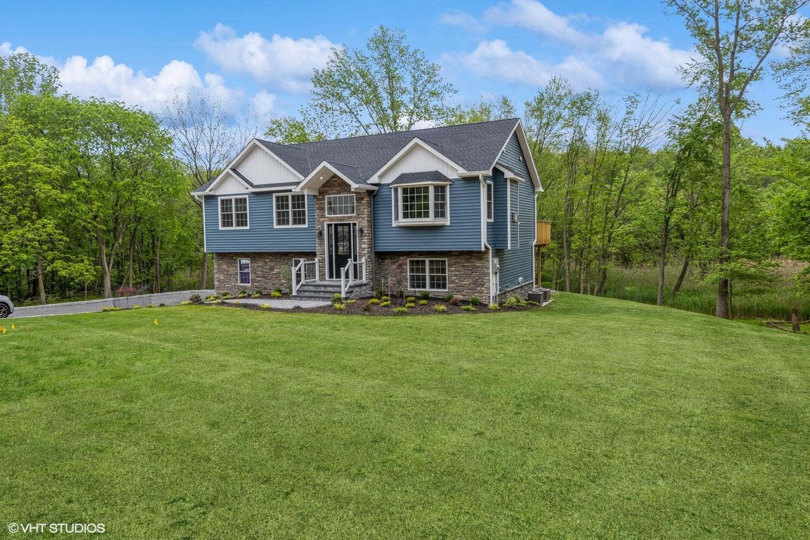 6 Reina Court, Valley Cottage, New York image 1