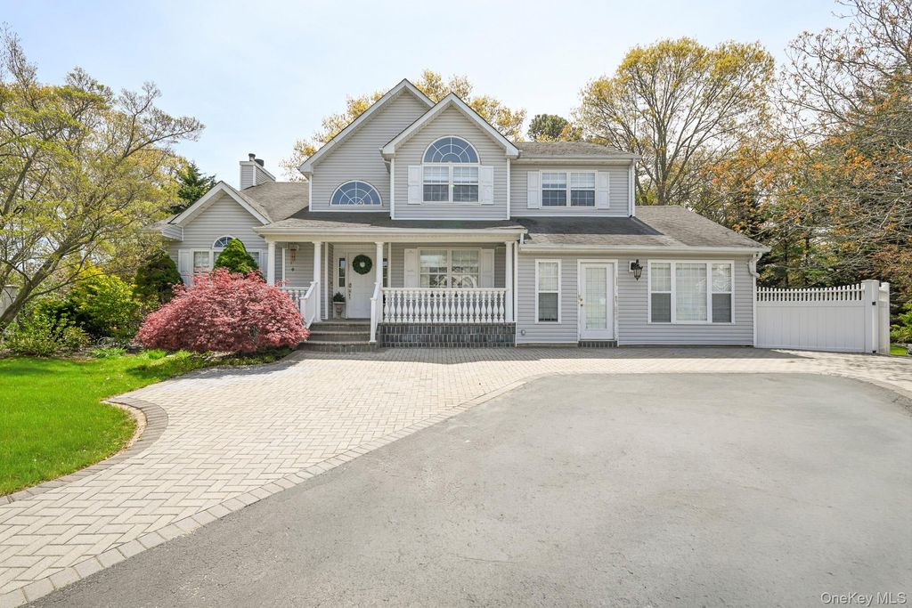 Photo of 6 Ivy Court, Centereach, NY 11720 (MLS # 992139)