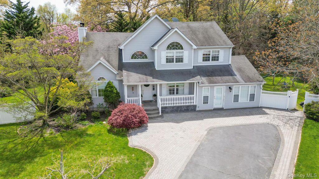 Photo of 6 Ivy Court, Centereach, NY 11720 (MLS # 992139)