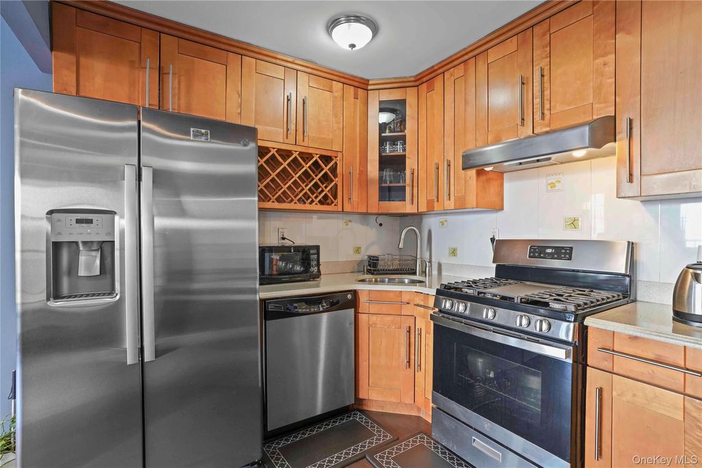 Photo of 311 Saint Nicholas Avenue #3H, Ridgewood, NY 11385 (MLS # 965175)