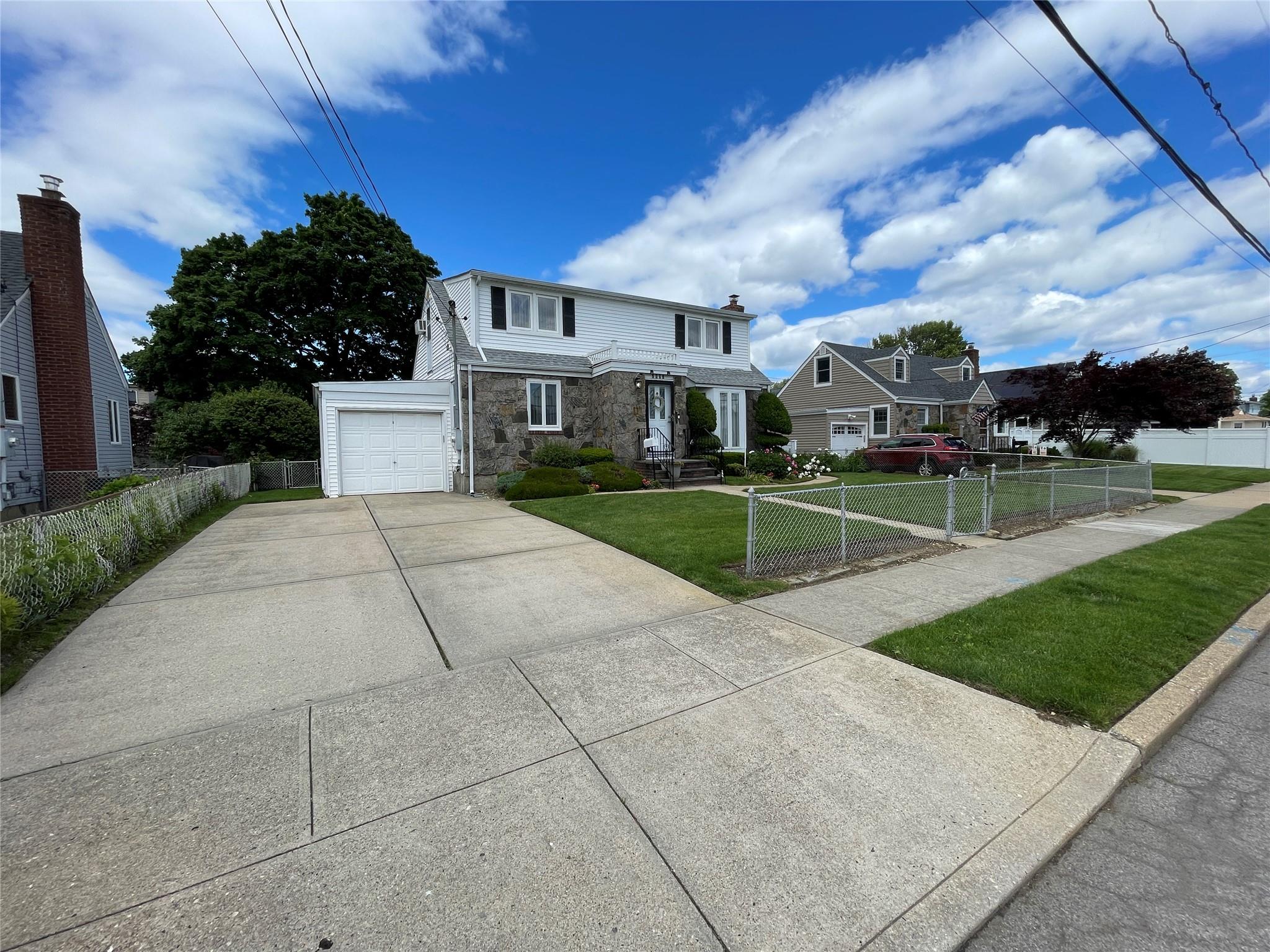 2495 5th Avenue, East Meadow, New York image 16
