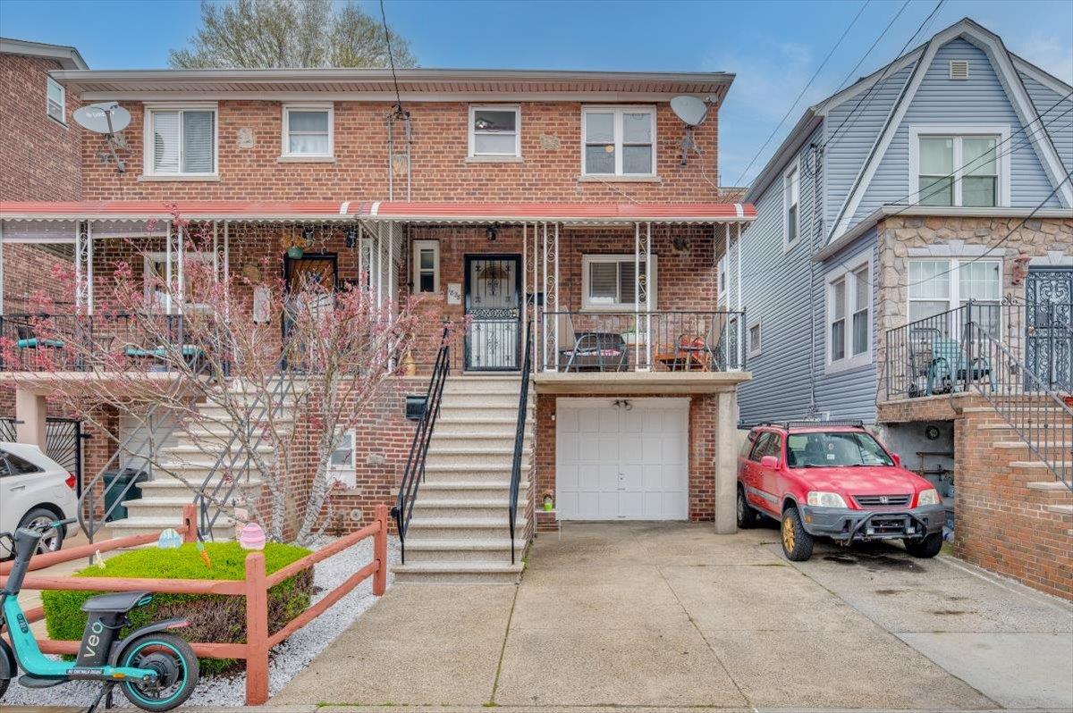 Property for Sale at Tomlinson Avenue, Bronx, New York - Bedrooms: 3 
Bathrooms: 3 
Rooms: 10  - $749,000