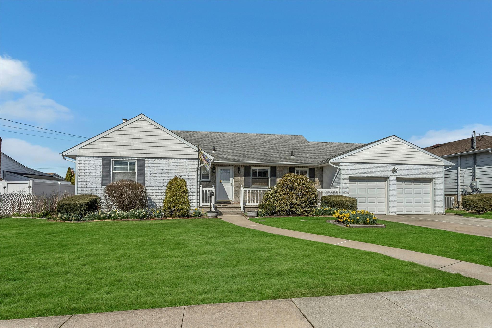 6 Barclay Drive, Coram, New York image 1