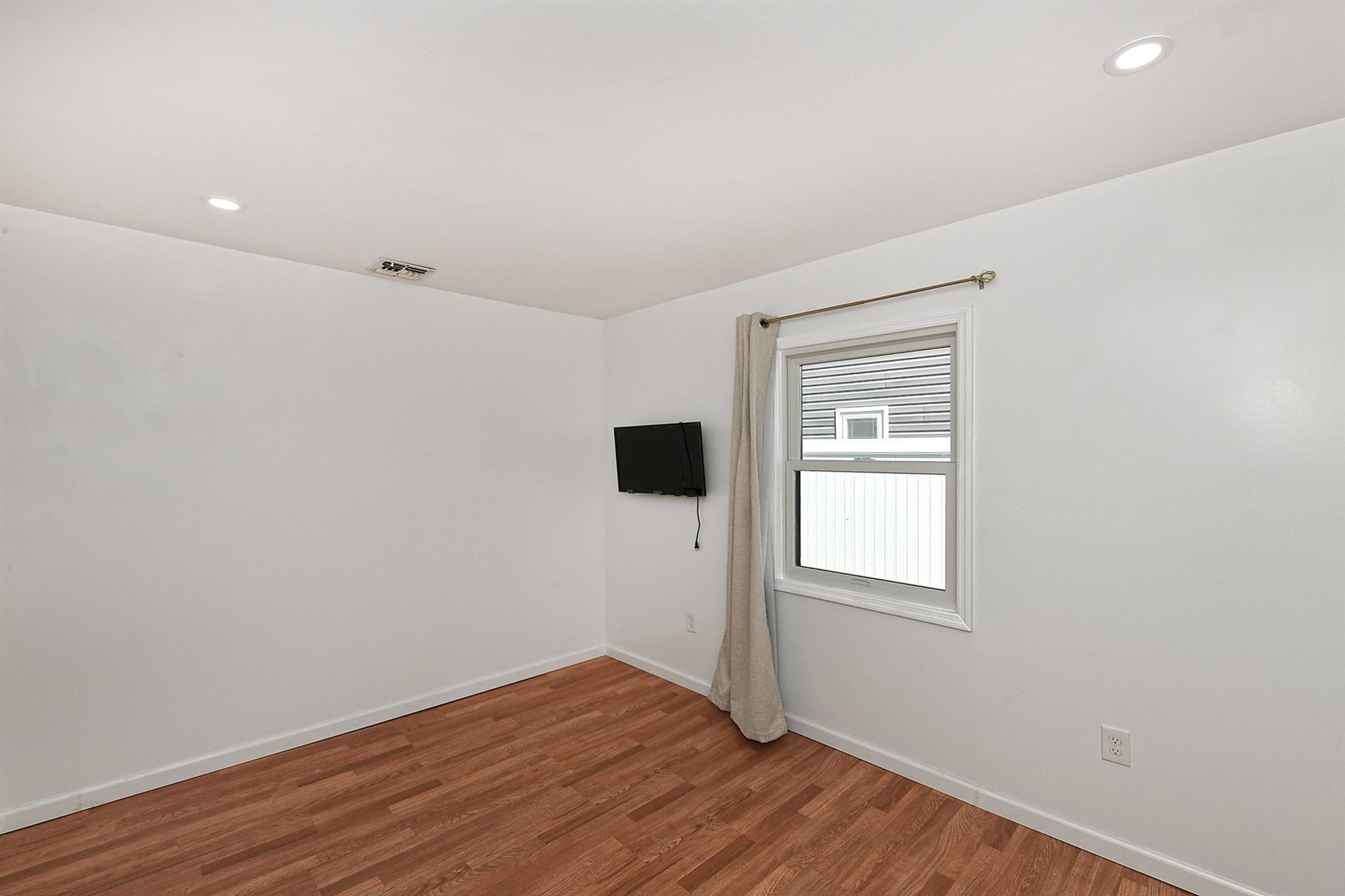 26 Sky Lane, Levittown, New York image 15