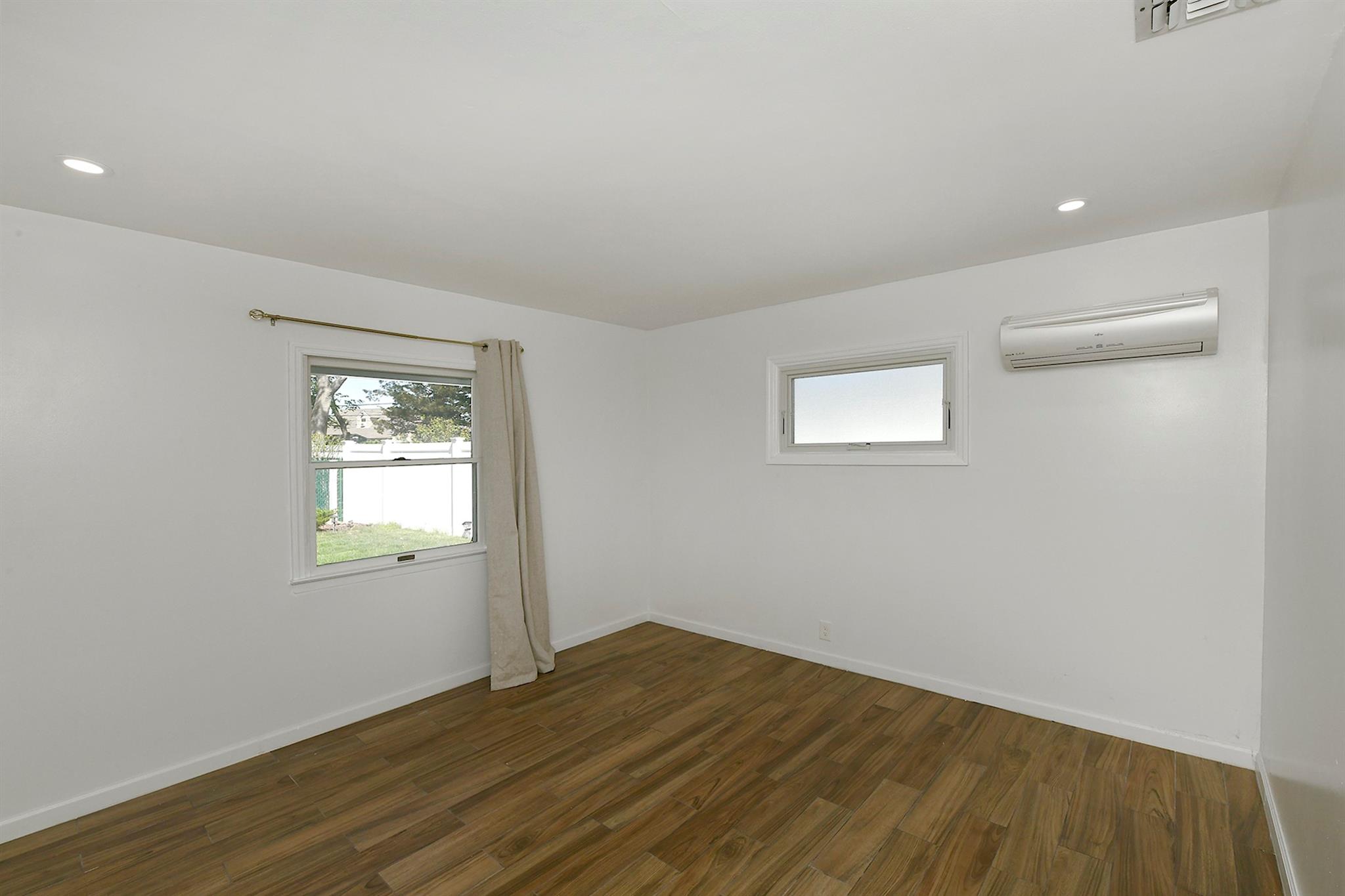 26 Sky Lane, Levittown, New York image 14