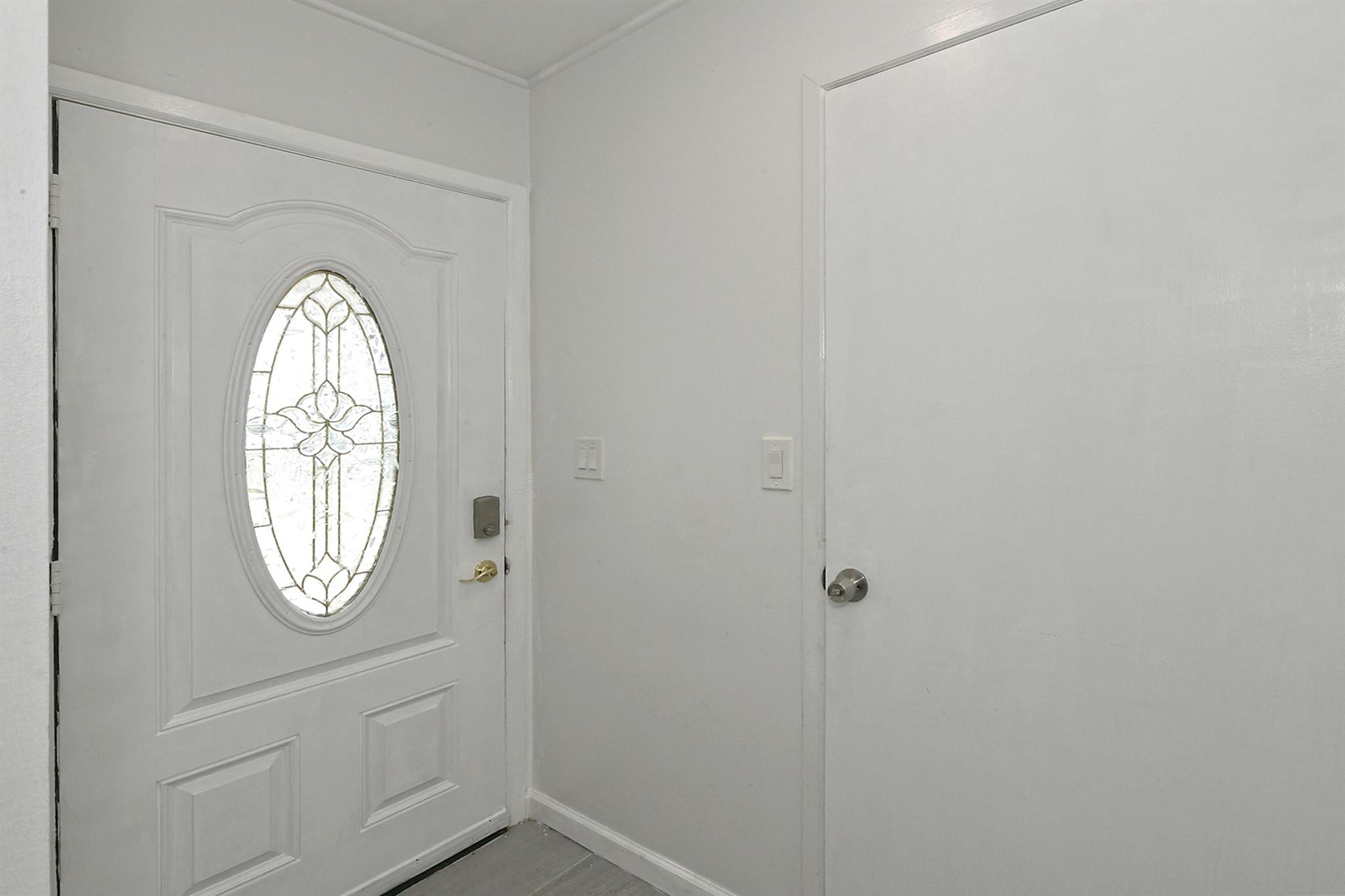 26 Sky Lane, Levittown, New York image 5