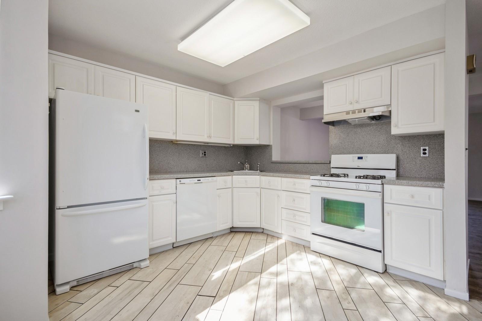 255 Treetop Circle, Nanuet, New York image 11